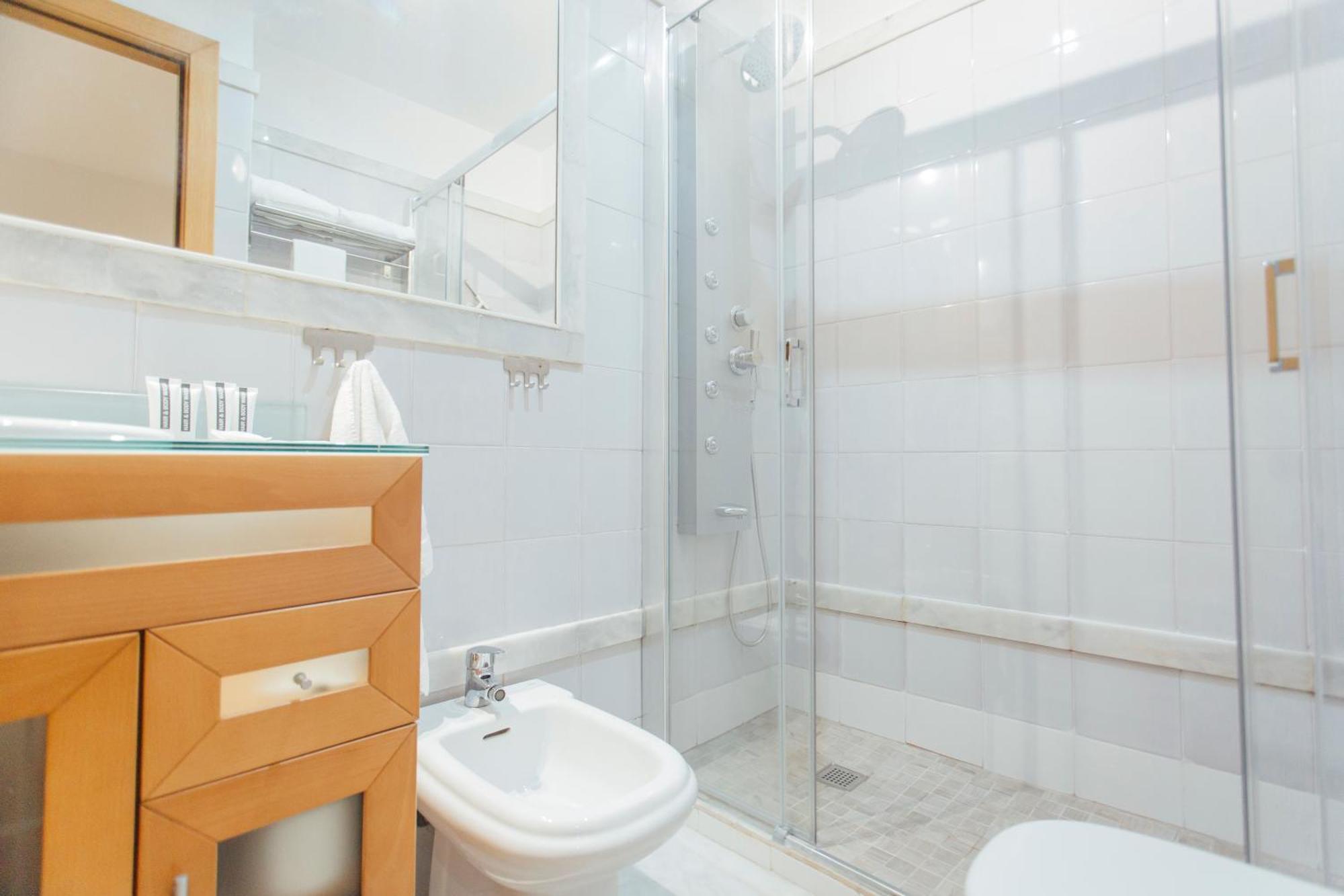 Appartamento Beautiful And Cozy- 1Bd 1Bth- Arenal Center Siviglia Esterno foto
